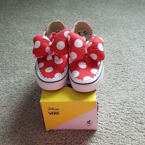 Minnie Mouse Bow Shoes